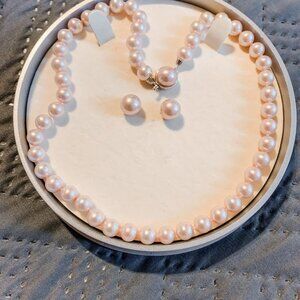 Hard to find! Classic pale pink Majorica Pearl Necklace/Earring Set - like new!